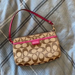 Coach Signature Wristlet Pink